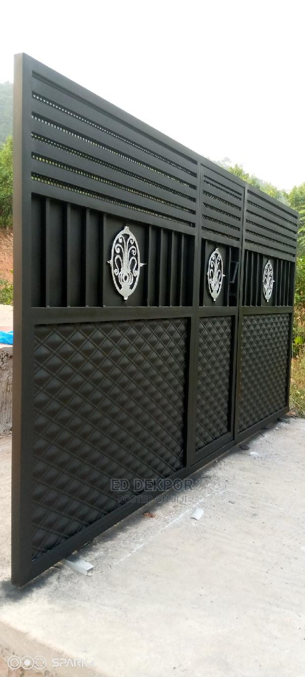Strong Metal Gate · Photo 1