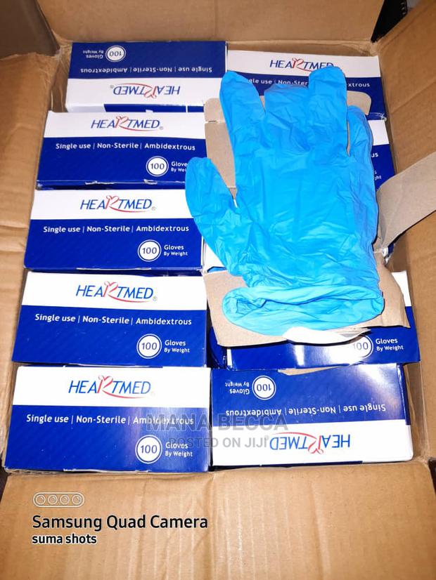 Nitrile Gloves · Photo 2