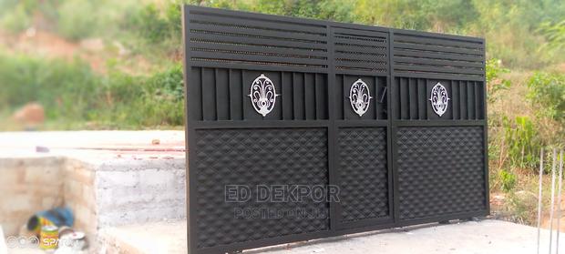 Strong Metal Gate · Photo 2