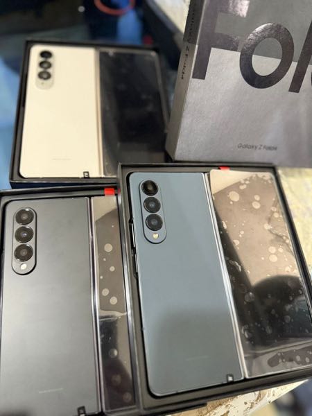 Brand New Samsung Galaxy Z Fold3 5G 256 GB