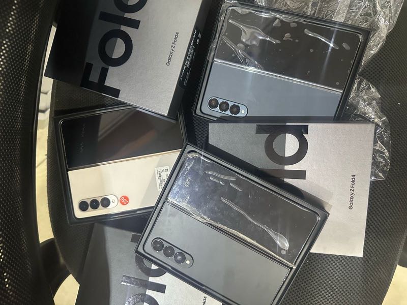 Brand New Samsung Galaxy Z Fold4 256 GB