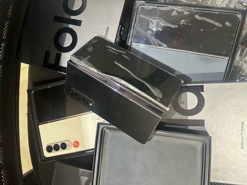 Brand New Samsung Galaxy Z Fold4 256 GB