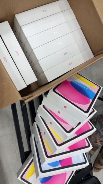 Brand New Apple iPad Wi-Fi 128 GB