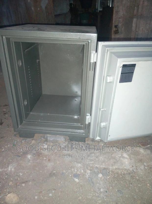 Used Money Safe · Photo 2