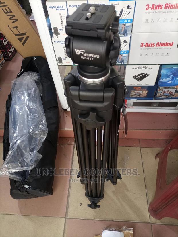 Heavy Duty Tripod 717 · Photo 1