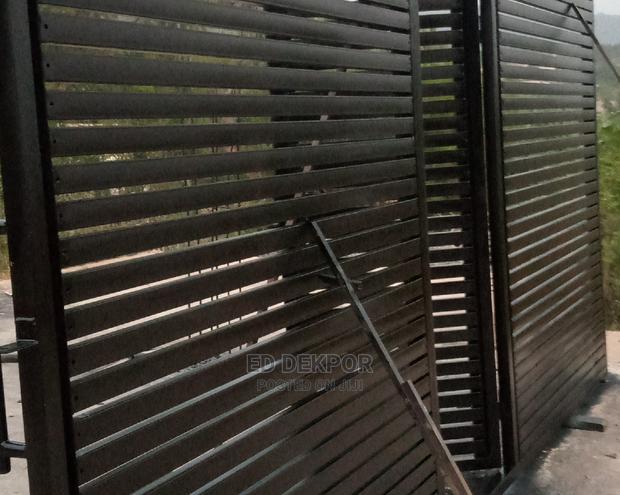 Transparent Metal Sliding Gate · Photo 2