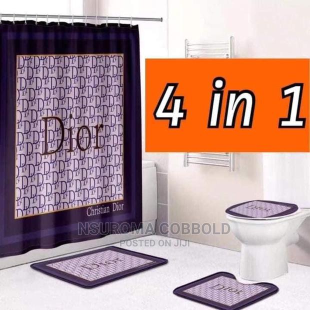 Curtains With Set of Bathroom Set · Photo 3