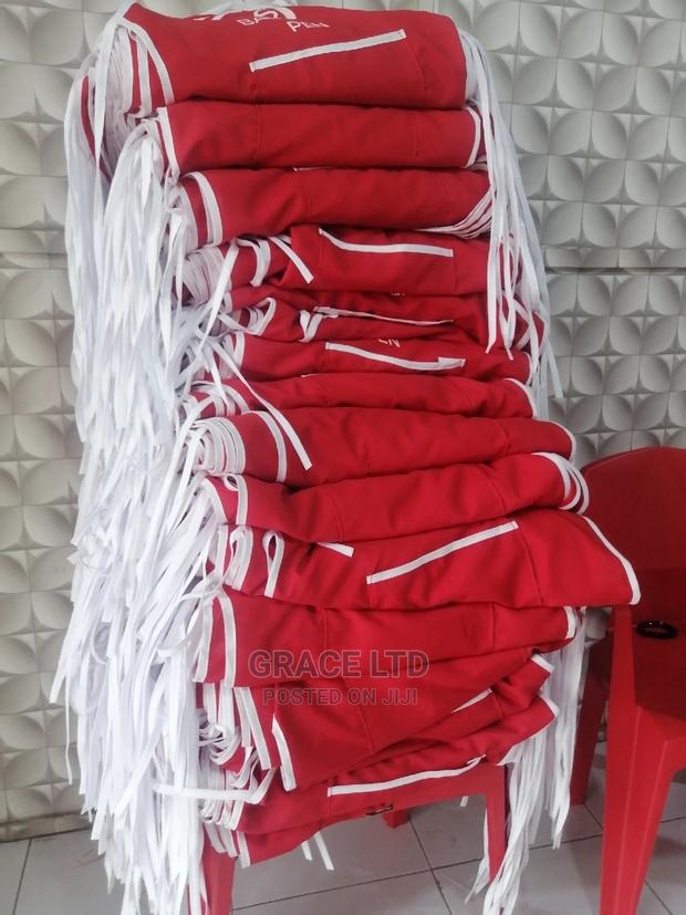 Aprons in Large Quantities · Photo 3