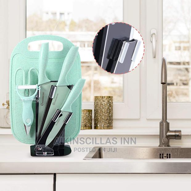 Knife Set With Chopping Board · Photo 4