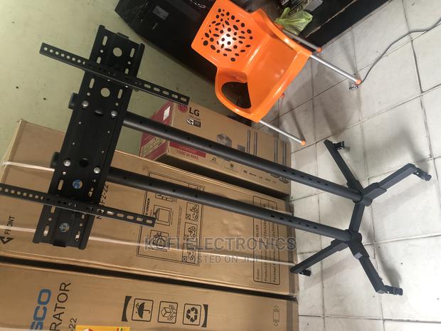 Max 40kg Mobile TV Stand/Trolley for LED/LCD 32-70" · Photo 2