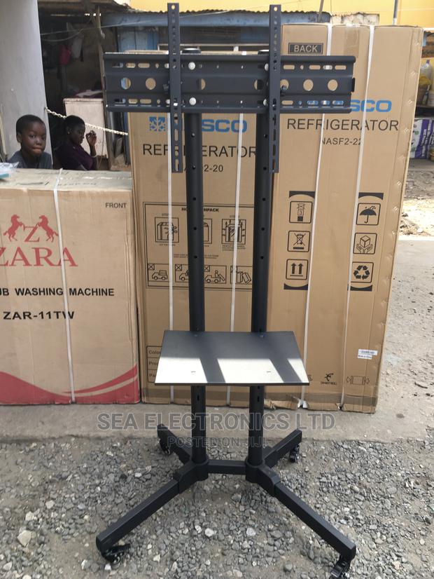 Extremely Strong Tv Stand 32-70 Inches · Photo 2