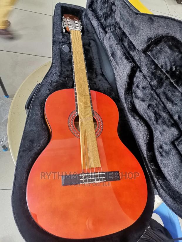 Yamaha Classical Guitar · Photo 4