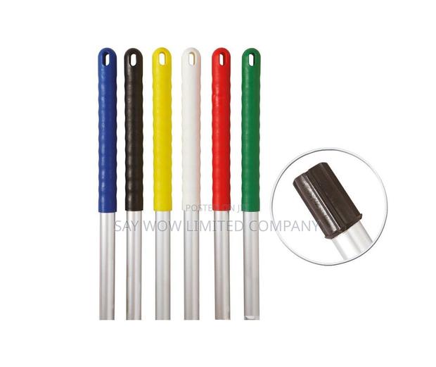 Ramon Aluminum Colour Coded Handles (135 Cm) · Photo 4