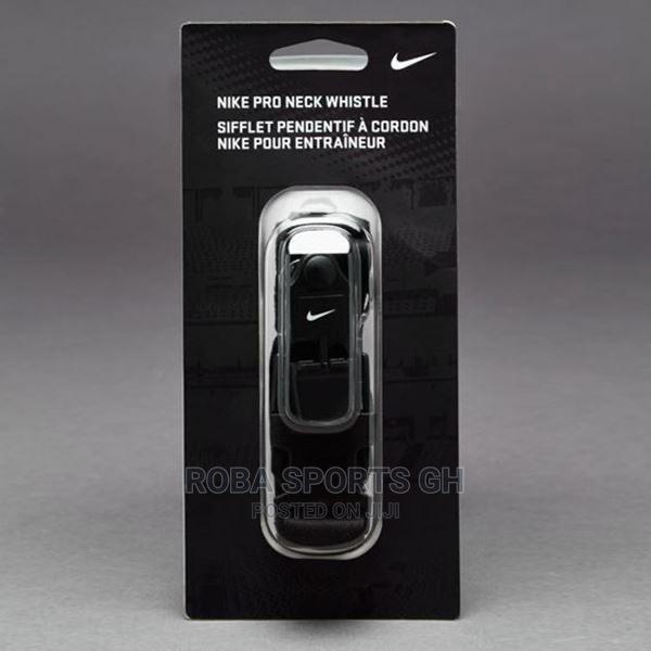 Nike Pro Neck Whistle · Photo 3