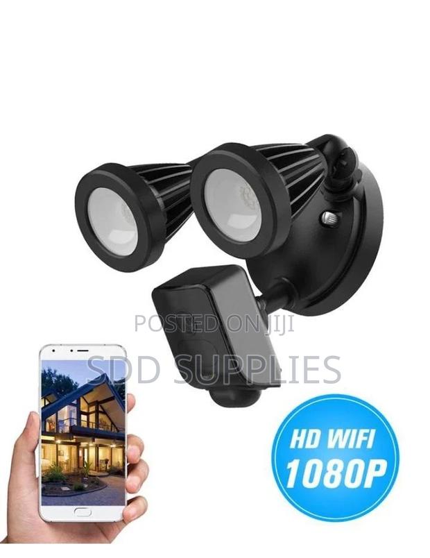 Smart Floodlight CCTV Security Camera · Photo 2
