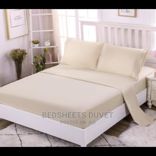 Beige Colored Fitted Sheet · Photo 2