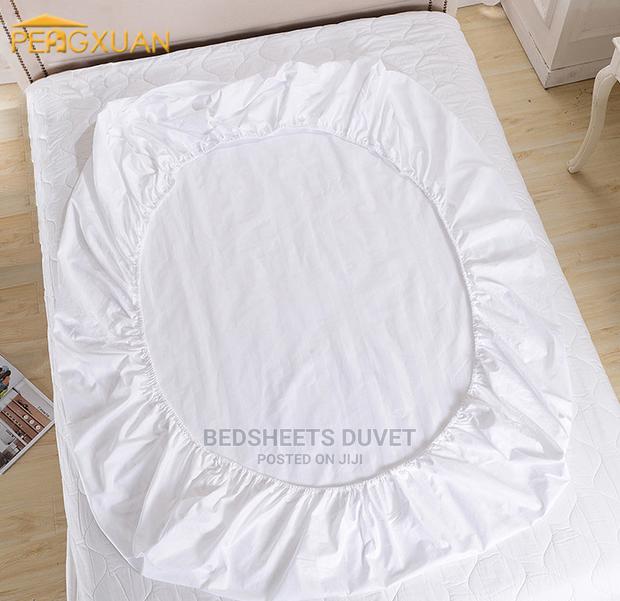 White Fitted Sheet · Photo 4