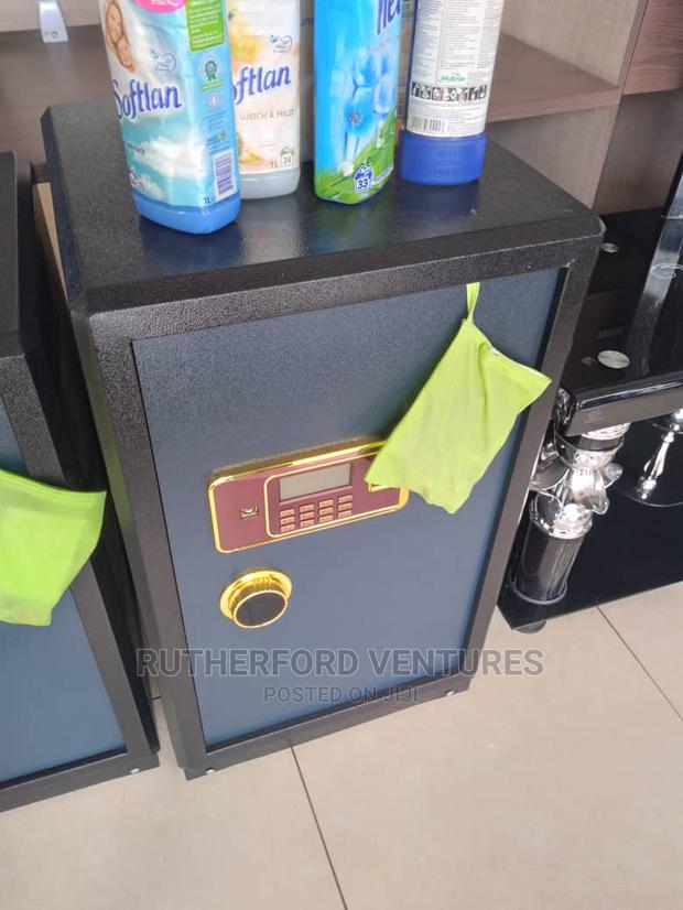 Fireproof Money Safe · Photo 2