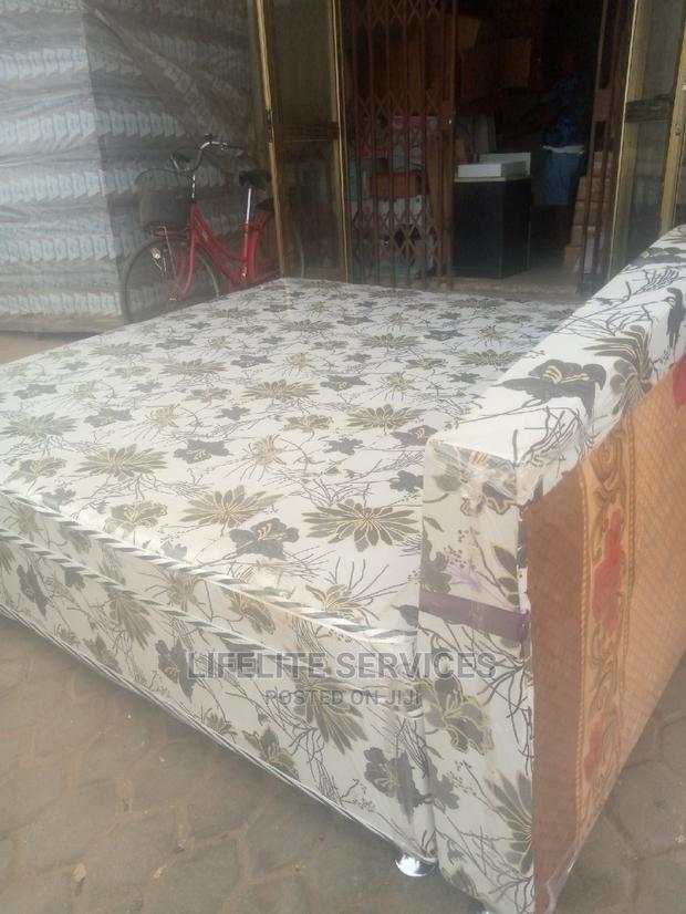 Bed Queen Size (Inbuilt Mattress)