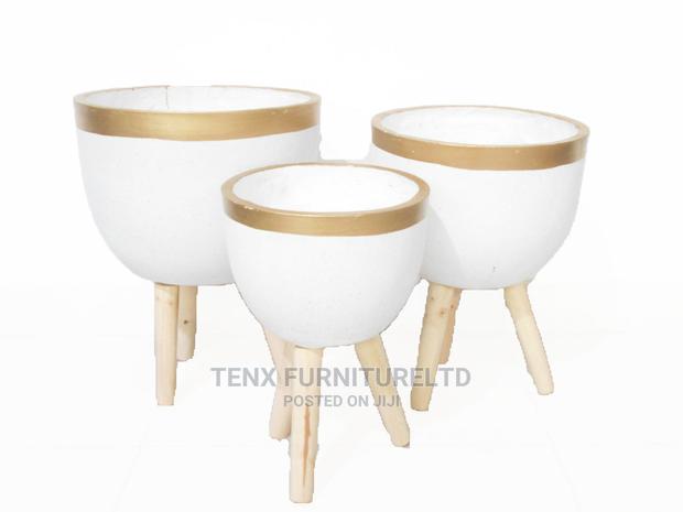Flower Pot W Wood · Photo 2
