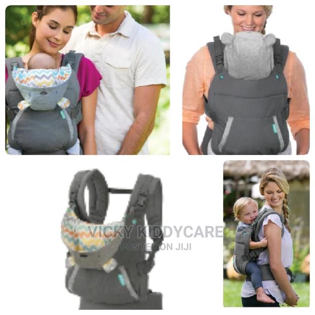 Baby Carrier, Cuddle Ergonomic Hoodie · Photo 2