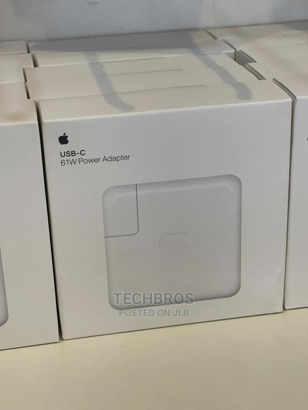 Original Macbook Pro Charging Adapter · Photo 4