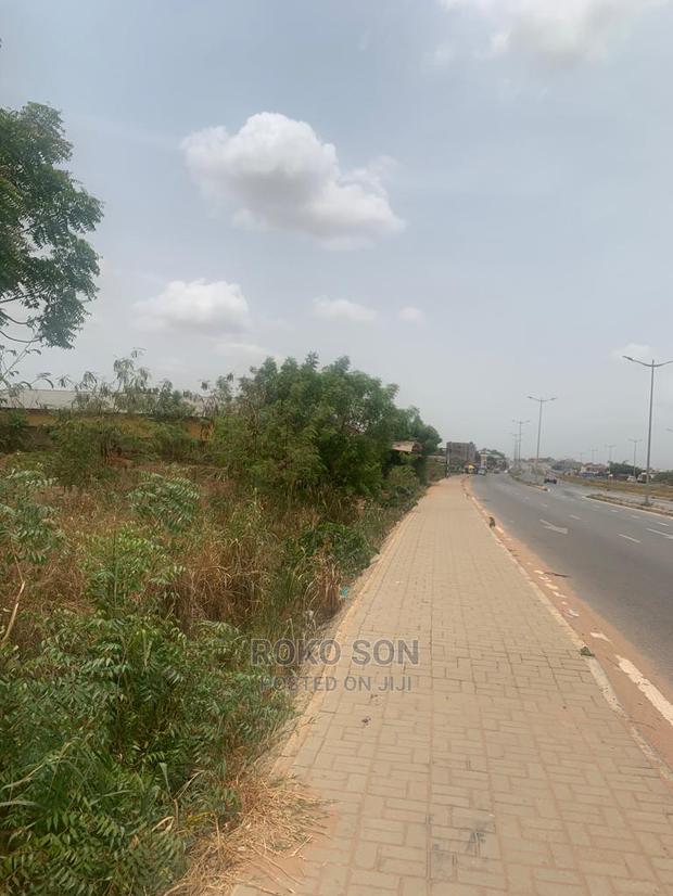 3 Acres Of Land For Sale At Ablekuma Main Road Side. · Photo 1