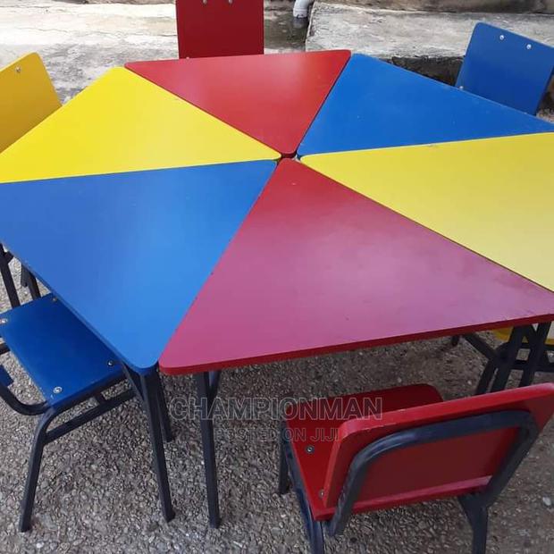 Kids Table and Chairs · Photo 4