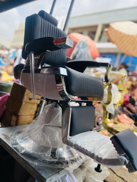 Barber Saloon / Bar Chair/ Studio Chairs