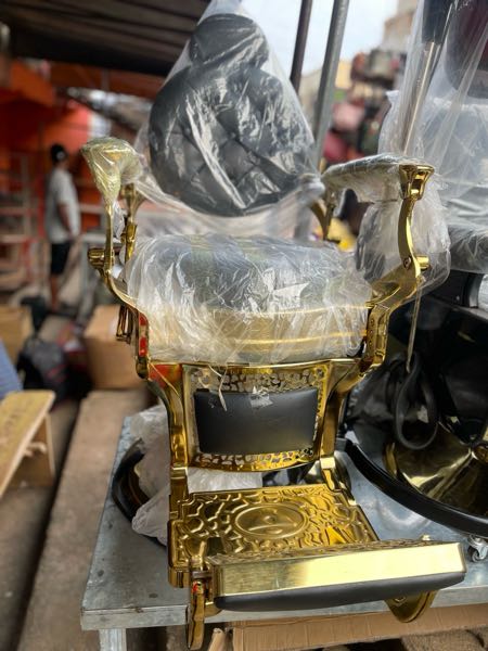 Barber Saloon / Bar Chair/ Studio Chairs