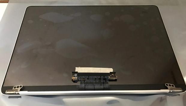 Macbook Air 2013 to 2020 Screen Replacement photo 3