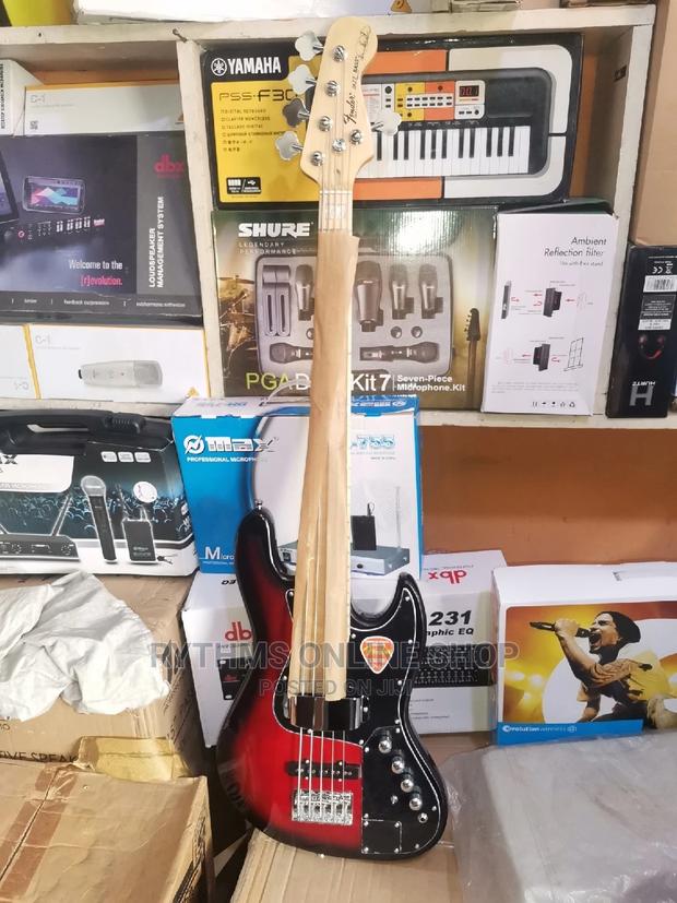 Fender Jazz Bass (Active) · Photo 4