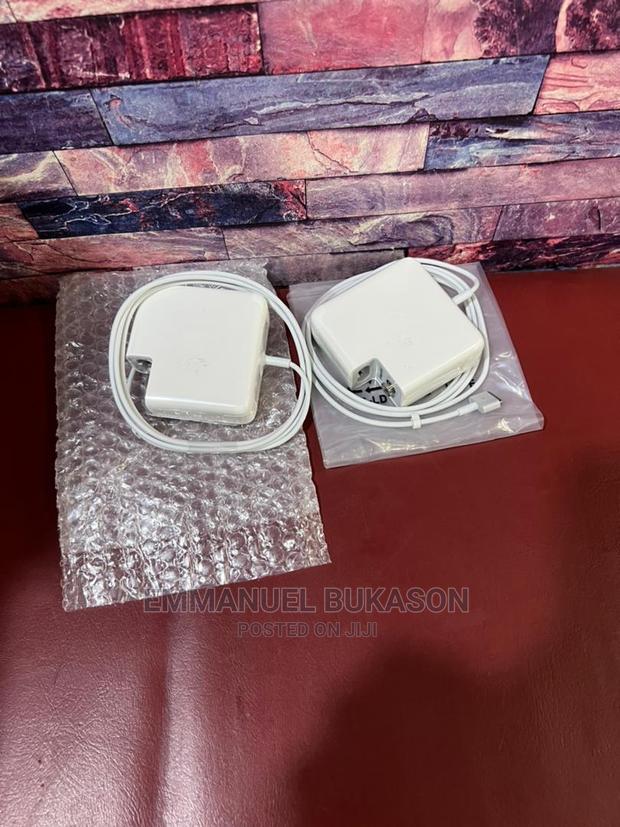 Retina Display Macbook Pro Charger · Photo 3