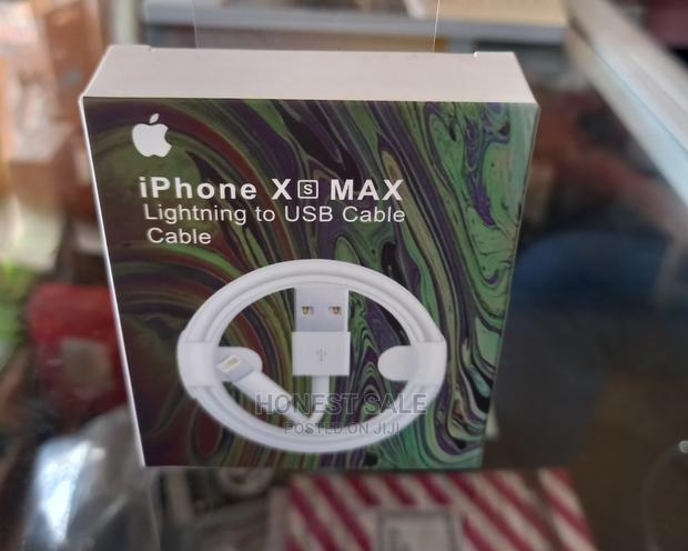 iPhone Lightning to USB Cable · Photo 3
