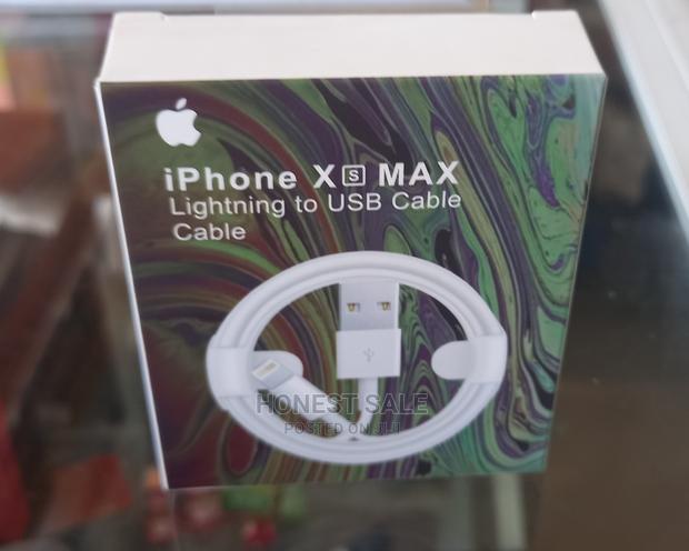 iPhone Lightning to USB Cable · Photo 4