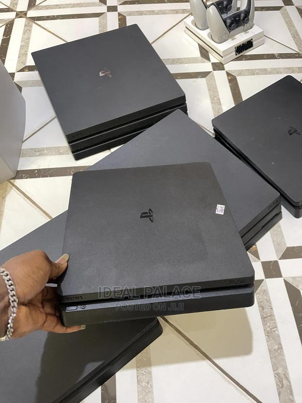 Ps4 Slim With 11 Games · Photo 4