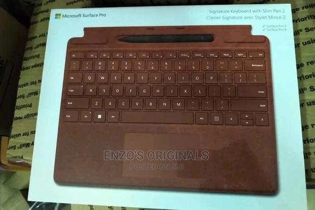 Microsoft Surface Pro 8 to 11 Signature Keyboard With Slim Pen · Photo 4