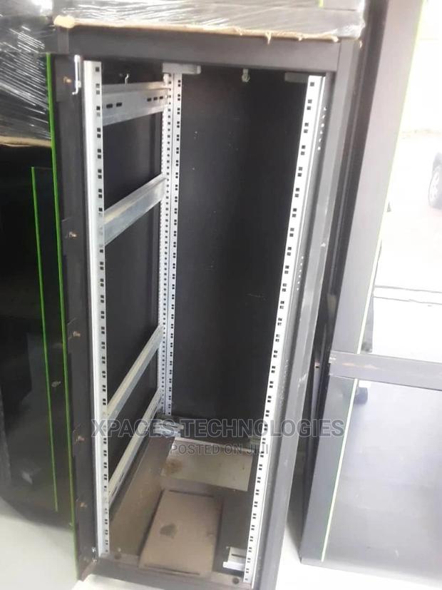 32u Rack Networking Server Cabinet 600mmx600mm Glass Door · Photo 2