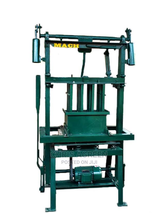 Block Pavement Moulding Machine · Photo 3