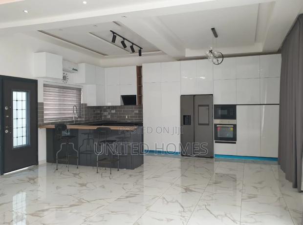 6bdrm House in East Legon for Sale · Photo 3