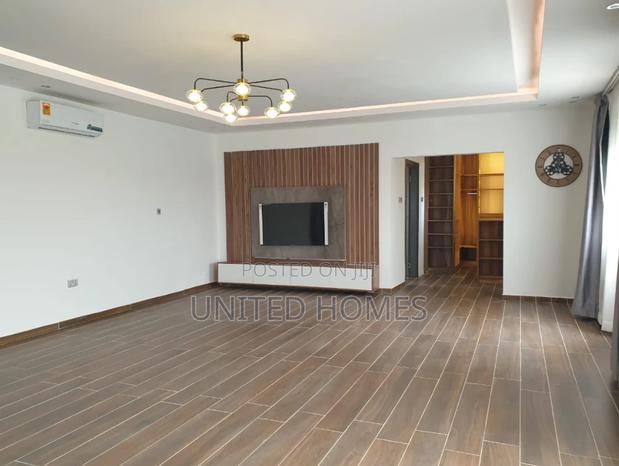 6bdrm House in East Legon for Sale · Photo 4