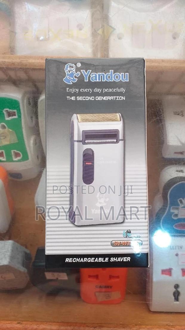 Rechargeable Shaver · Photo 2
