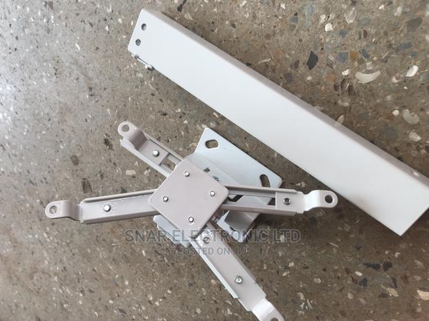 Universal Projector Mount · Photo 3