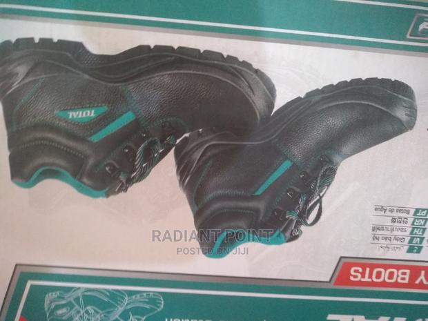 Total Safety Boots · Photo 4