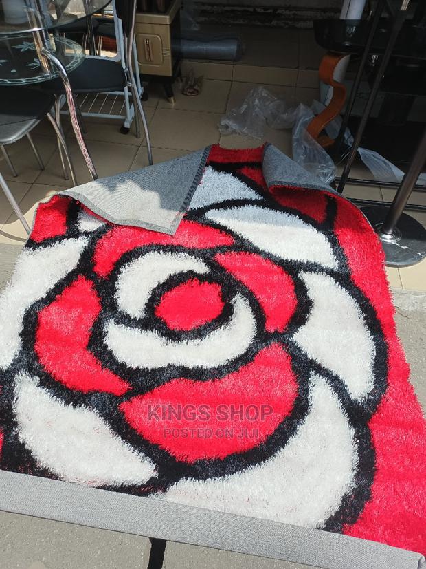Center Carpet · Photo 2