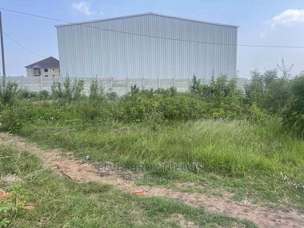 4 Plot of Land for Sale at Back of Lakeside Estate · Photo 3