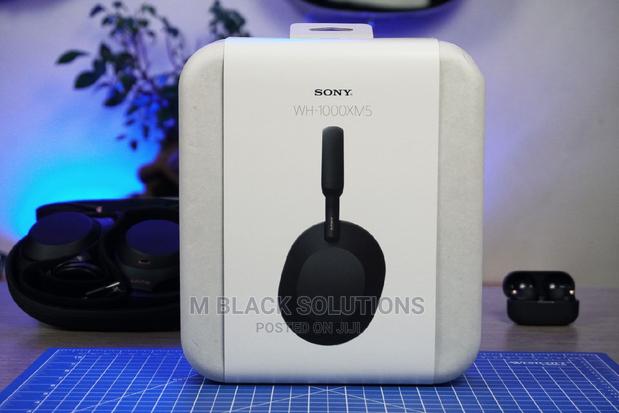 Sony Wh-1000xm5 Noise Cancelling Headphones · Photo 2