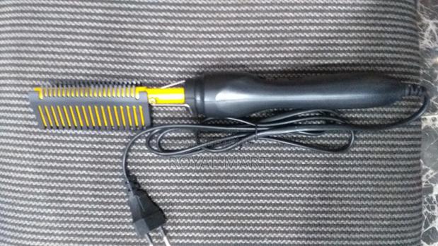 Wear Hot Comb With Straightener · Photo 4