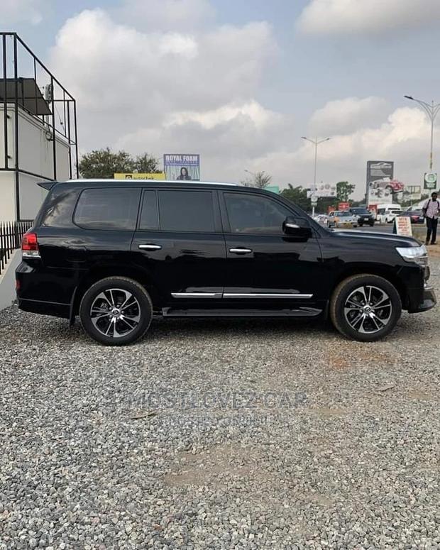 Car Rentals Rent a Toyota Land-Cruisers V8 for Business Trip · Photo 4