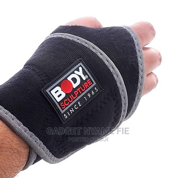 Body Sculpture Wrist Wrap With Terrycloth · Photo 4
